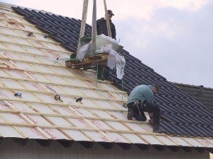 Устройство крыши из профнастила